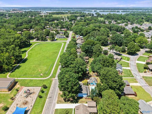 1804 SE Eastwood Drive SE, Decatur, AL 35601