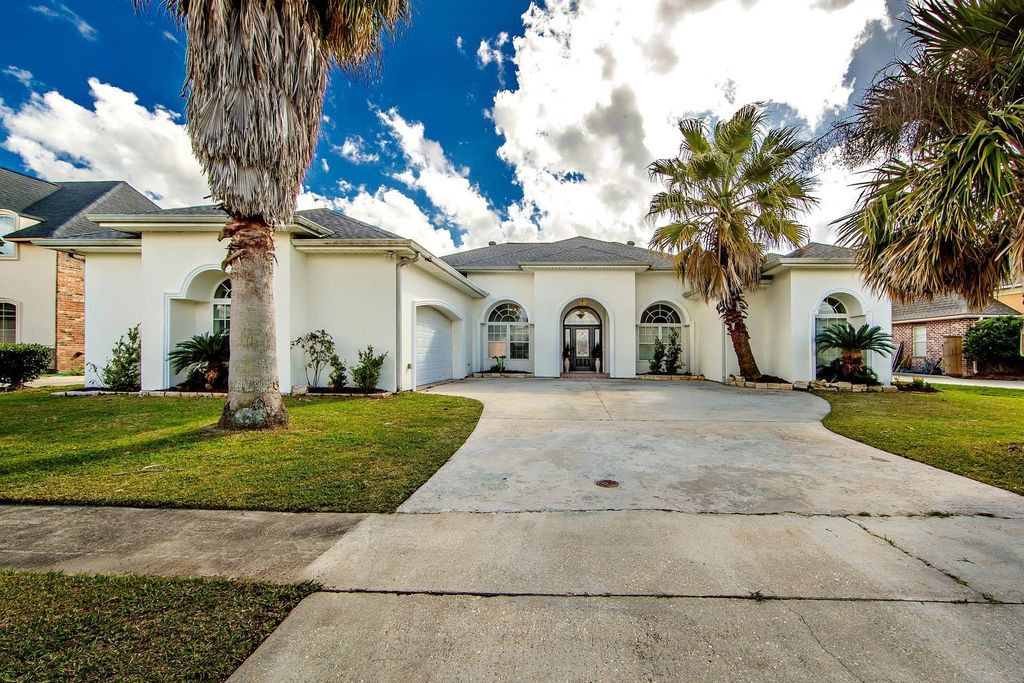 4600 Glenfield Dr, Houma, LA 70360