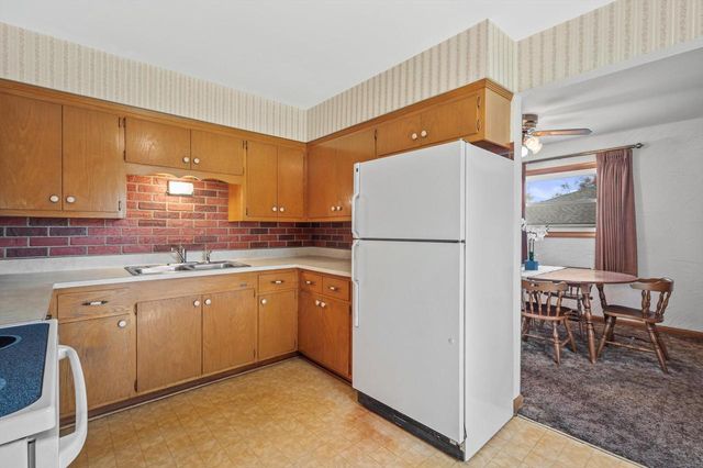 1835 W Kimberly AVENUE, Milwaukee, WI 53221