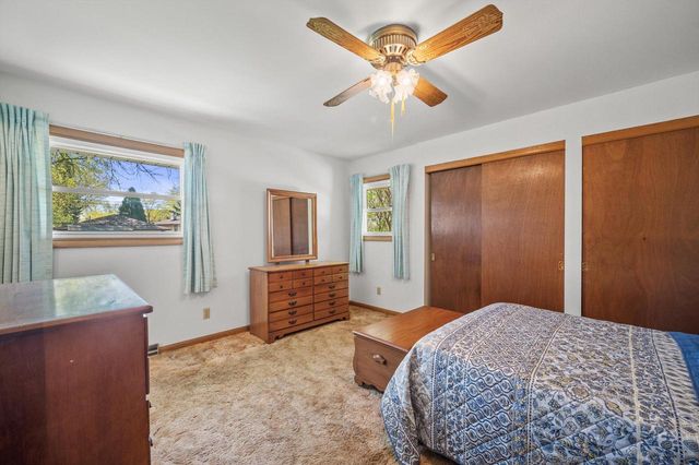 1835 W Kimberly AVENUE, Milwaukee, WI 53221
