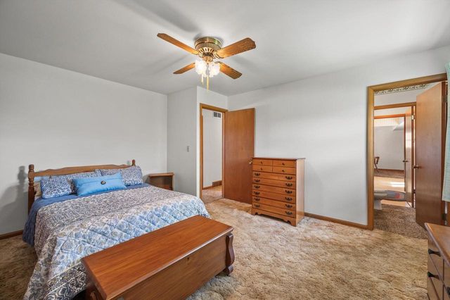 1835 W Kimberly AVENUE, Milwaukee, WI 53221