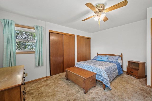 1835 W Kimberly AVENUE, Milwaukee, WI 53221