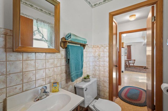 1835 W Kimberly AVENUE, Milwaukee, WI 53221