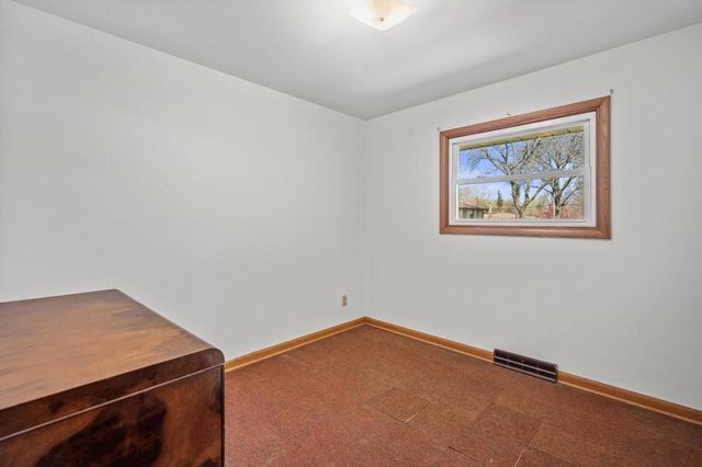 1835 W Kimberly AVENUE, Milwaukee, WI 53221