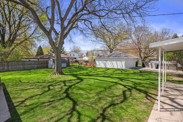 1835 W Kimberly AVENUE, Milwaukee, WI 53221