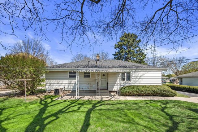 1835 W Kimberly AVENUE, Milwaukee, WI 53221