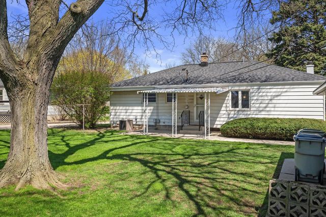 1835 W Kimberly AVENUE, Milwaukee, WI 53221