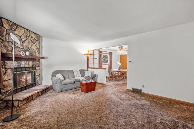 1835 W Kimberly AVENUE, Milwaukee, WI 53221