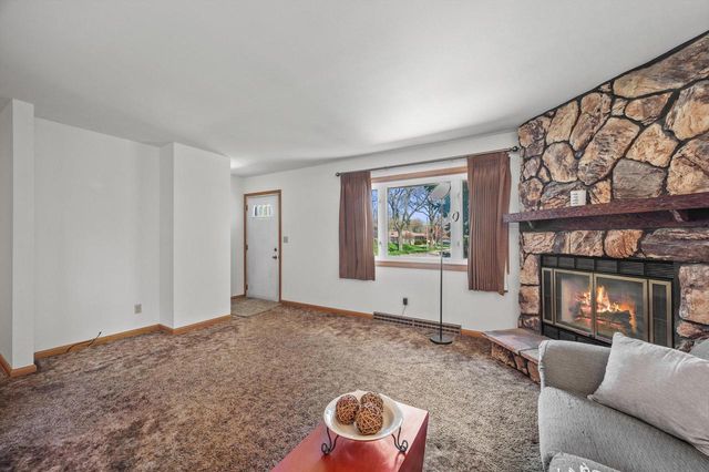 1835 W Kimberly AVENUE, Milwaukee, WI 53221