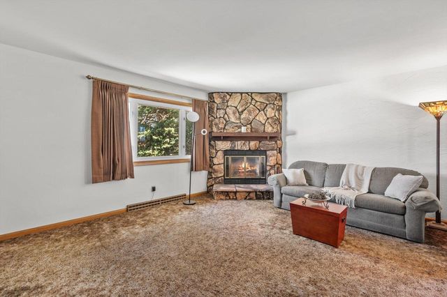 1835 W Kimberly AVENUE, Milwaukee, WI 53221