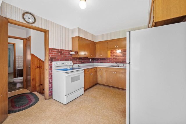 1835 W Kimberly AVENUE, Milwaukee, WI 53221