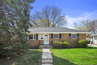 1835 W Kimberly AVENUE, Milwaukee, WI 53221