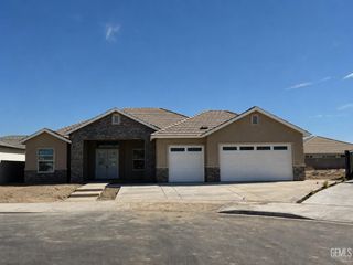 16741 Pinecrest Court, Bakersfield, CA 93312