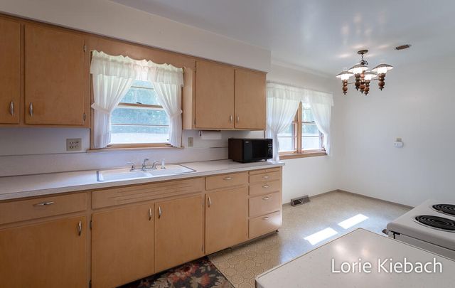 18452 168th Avenue, Spring Lake, MI 49456