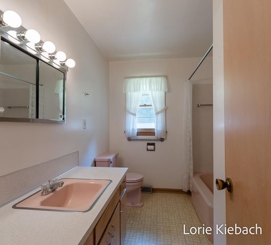 18452 168th Avenue, Spring Lake, MI 49456
