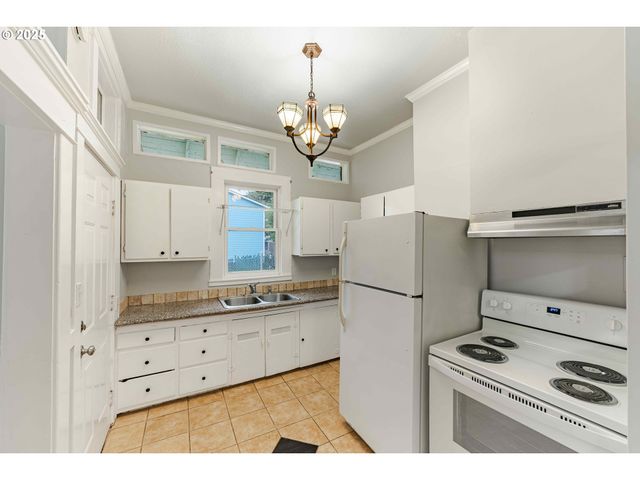 211 MONROE St, Eugene, OR 97402