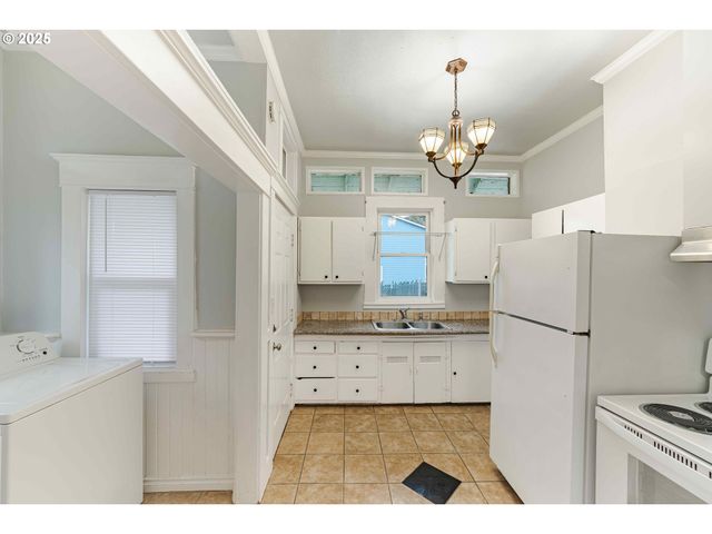 211 MONROE St, Eugene, OR 97402