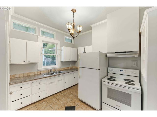 211 MONROE St, Eugene, OR 97402