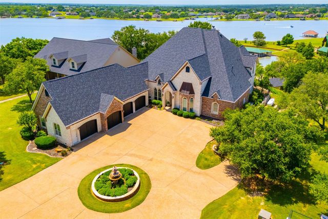 1916 W Emerald Bend Court, Granbury, TX 76049