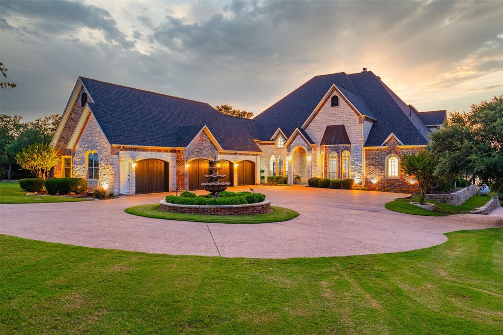 1916 W Emerald Bend Court, Granbury, TX 76049