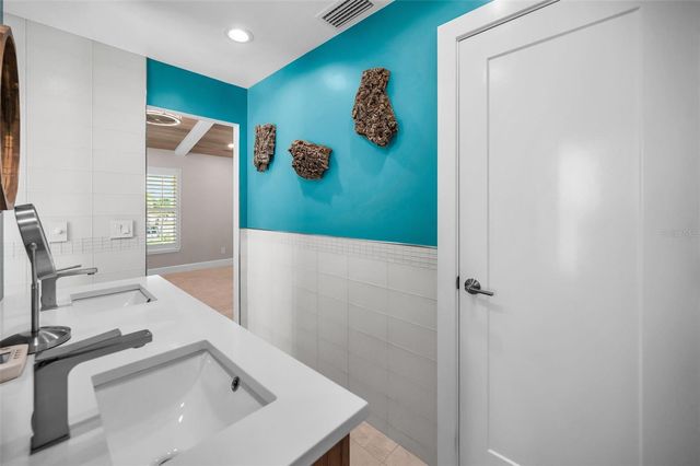 804 BAY POINT DRIVE, Madeira Beach, FL 33708