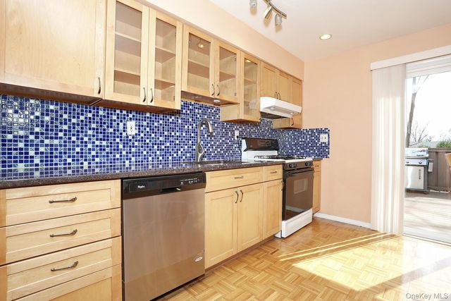 74 Minuteman Circle, Orangeburg, NY 10962