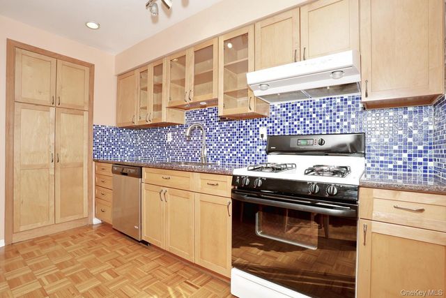74 Minuteman Circle, Orangeburg, NY 10962
