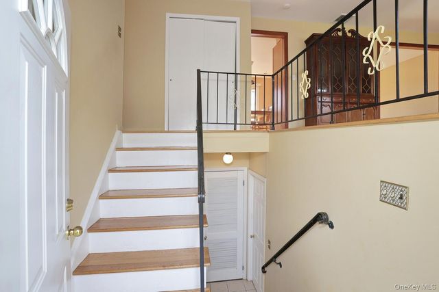 74 Minuteman Circle, Orangeburg, NY 10962