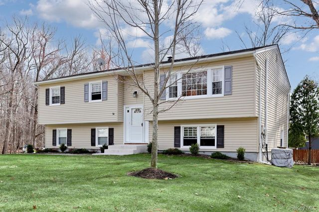 74 Minuteman Circle, Orangeburg, NY 10962