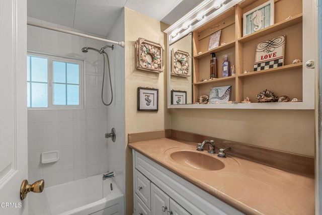 5 Robertson Way 5, Thousand Oaks, CA 91320
