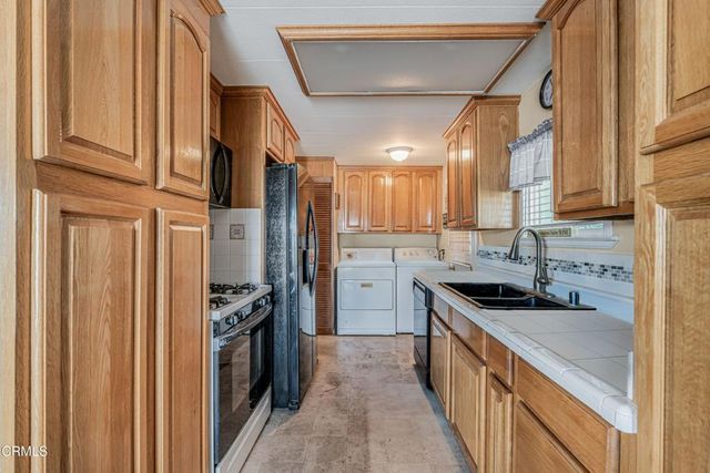 5 Robertson Way 5, Thousand Oaks, CA 91320