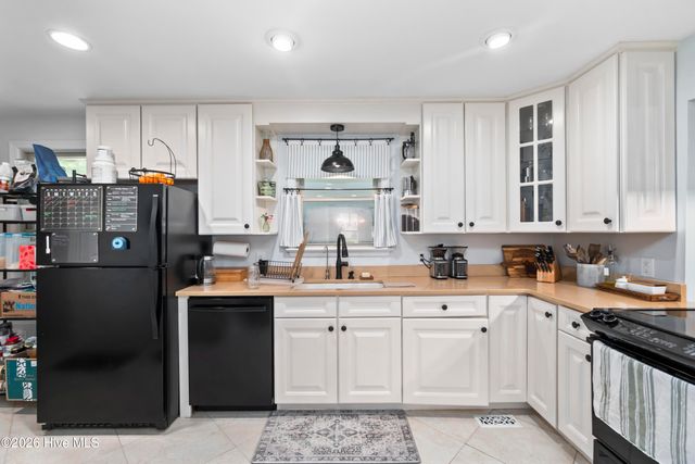 606 Forest Hill Circle, Elizabeth City, NC 27909