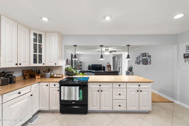 606 Forest Hill Circle, Elizabeth City, NC 27909