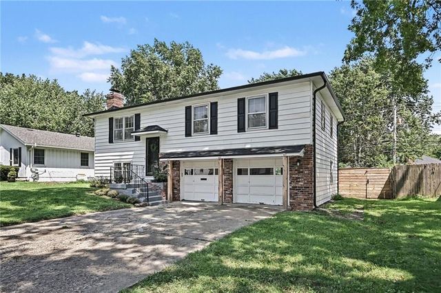 6805 Switzer Lane, Shawnee, KS 66203