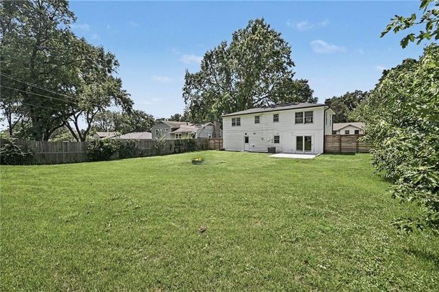 6805 Switzer Lane, Shawnee, KS 66203