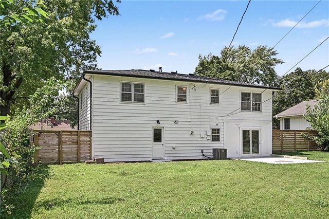 6805 Switzer Lane, Shawnee, KS 66203