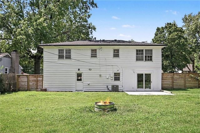 6805 Switzer Lane, Shawnee, KS 66203