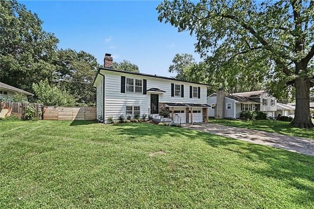 6805 Switzer Lane, Shawnee, KS 66203