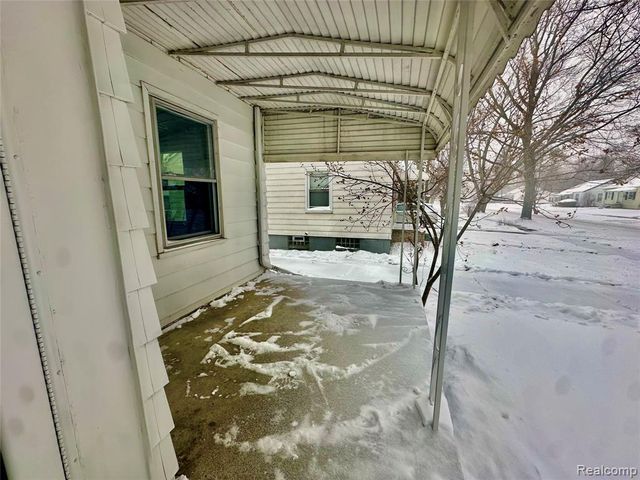 18948 Kenosha Street, Harper Woods, MI 48225