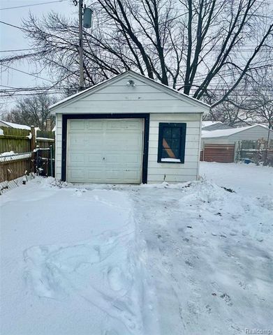 18948 Kenosha Street, Harper Woods, MI 48225
