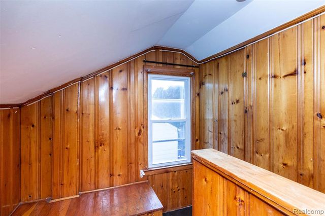 18948 Kenosha Street, Harper Woods, MI 48225