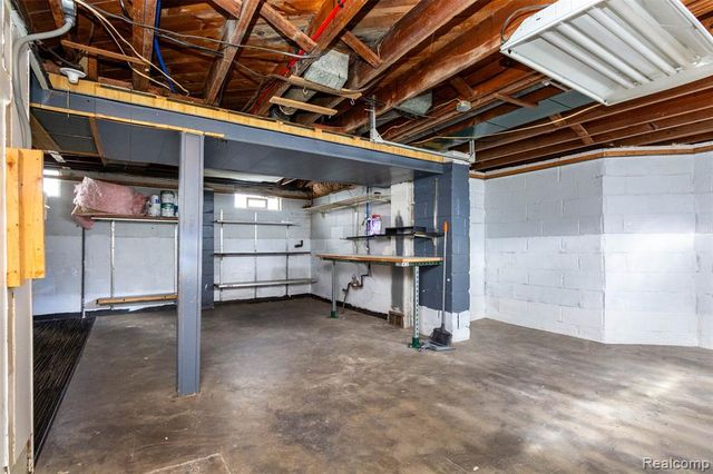 18948 Kenosha Street, Harper Woods, MI 48225