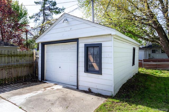 18948 Kenosha Street, Harper Woods, MI 48225