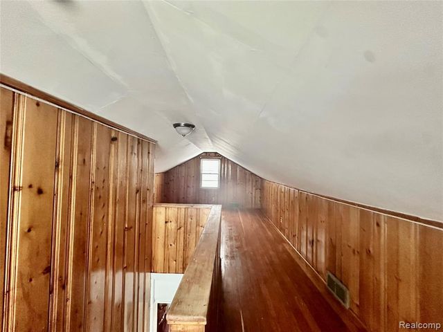 18948 Kenosha Street, Harper Woods, MI 48225