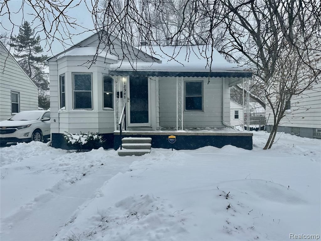 18948 Kenosha Street, Harper Woods, MI 48225