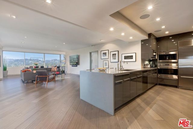865 Comstock Avenue 16F, Los Angeles, CA 90024