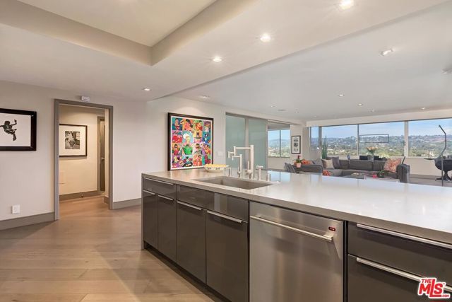 865 Comstock Avenue 16F, Los Angeles, CA 90024