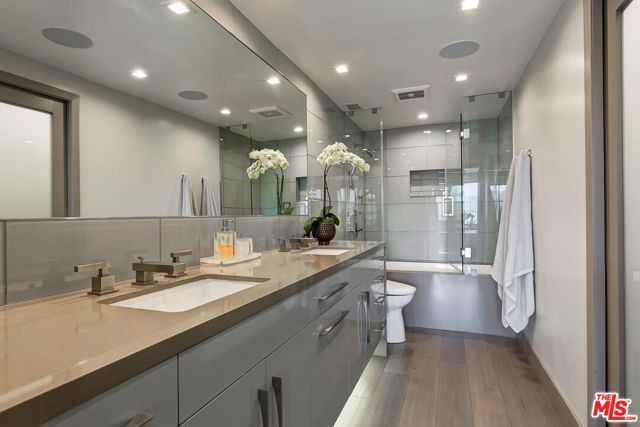 865 Comstock Avenue 16F, Los Angeles, CA 90024