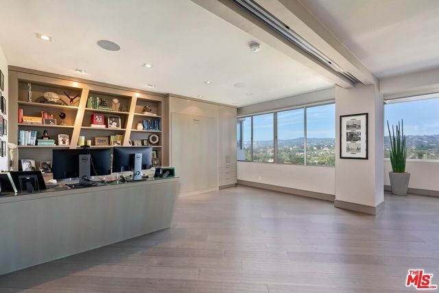 865 Comstock Avenue 16F, Los Angeles, CA 90024