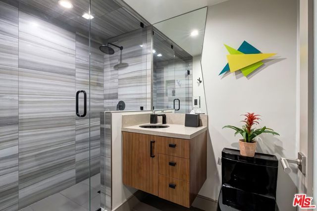 865 Comstock Avenue 16F, Los Angeles, CA 90024